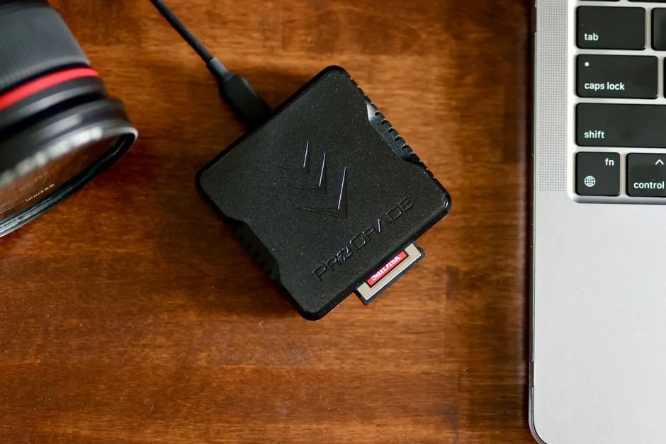 Glyph comienza a enviar el lector USB4 Capture+ CFexpress Type B