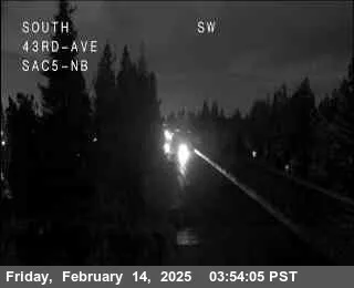 Vista en directo de Hwy 5 en 43rd Ave Vista en vivo de Hwy 5 en 43rd Ave, California en VolveVision