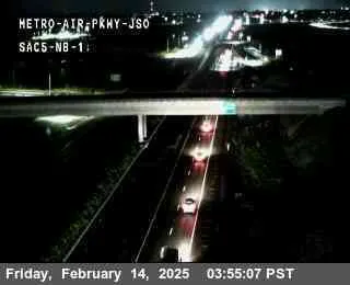 Vista en directo de Hwy 5 en Metro Air Pkwy 1 Vista en vivo de Hwy 5 en Metro Air Pkwy 1, California en VolveVision