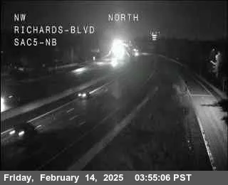 Vista en directo de Hwy 5 en Richards Vista en vivo de Hwy 5 en Richards, California en VolveVision