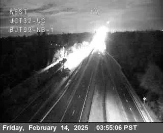 Live view of Hwy 99 at Hwy 32 1 Hwy 99 at Hwy 32 1, California live camera view on VolveVision