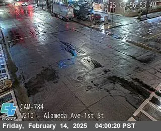 Прямой эфир: I-210 : (784) Авеню Аламета-1-я улица Онлайн-камера I-210 : (784) Авеню Аламета-1-я улица, Калифорния на VolveVision