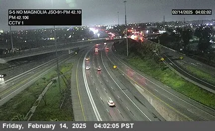 Live view of I-5 : (1) North of Magnolia Avenue (South Of SR-91) I-5 : (1) North of Magnolia Avenue (South Of SR-91), California live camera view on VolveVision