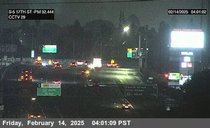 Live view of I-5 : (29) 17th Street (7th) I-5 : (29) 17th Street (7th), California live camera view on VolveVision