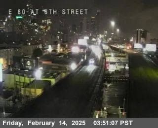 Vista en directo de TV316 -- I-80 : 6.ª Calle Vista en vivo de TV316 -- I-80 : 6.ª Calle, California en VolveVision