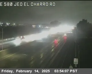 Vista en directo de TVA24 -- I-580 : Este de El Charro Road Vista en vivo de TVA24 -- I-580 : Este de El Charro Road, California en VolveVision