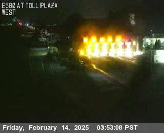 Vista en vivo de TVR45 -- I-580 : En la Plaza de Peaje, California en VolveVision