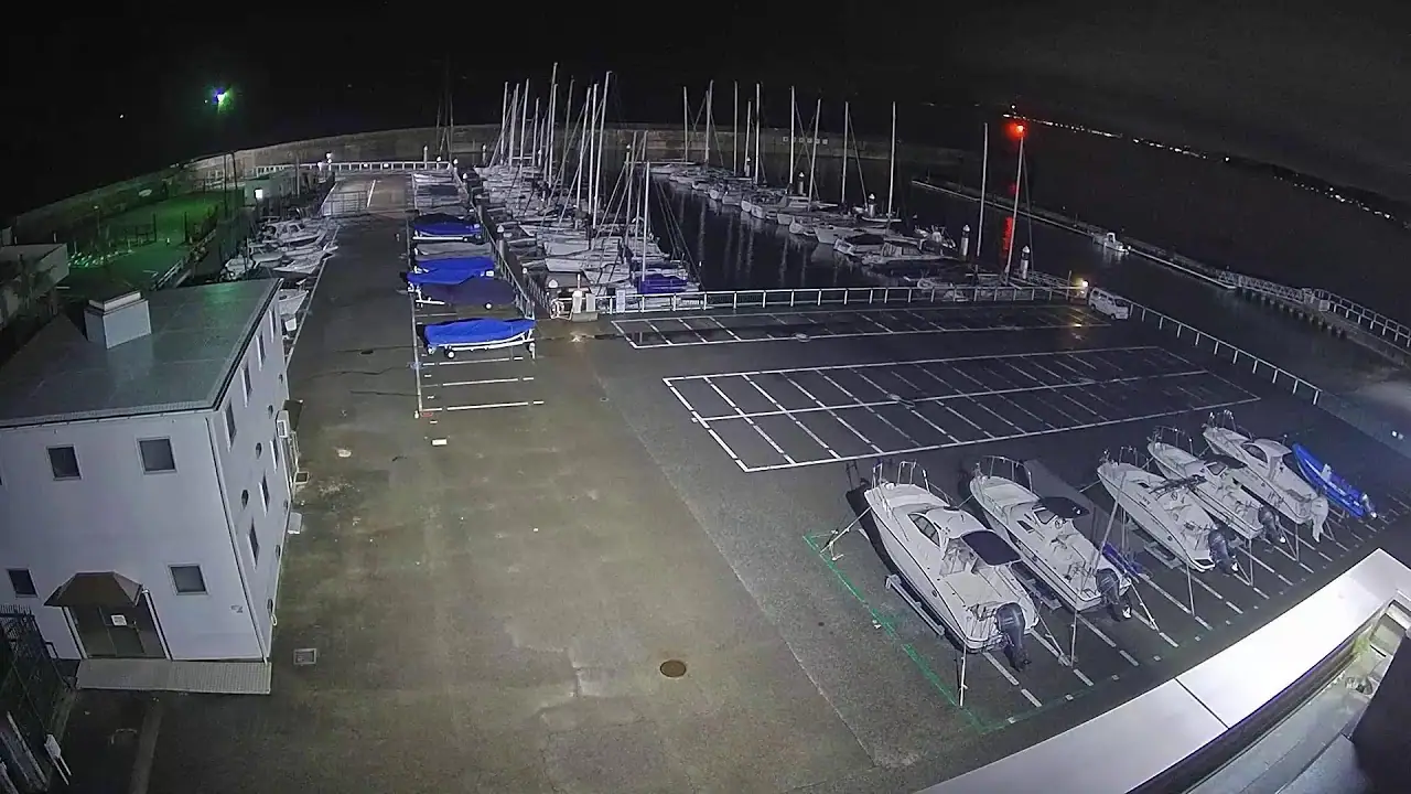 Vista en vivo de Cámara del puerto de Hayama, 葉山町 en VolveVision