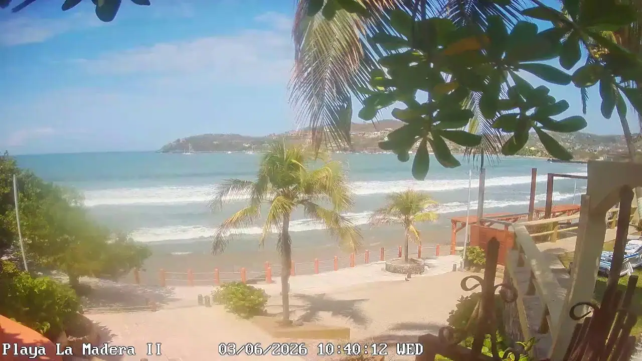 Playa La Madera II, Zihuatanejo de Azueta live camera view on VolveVision