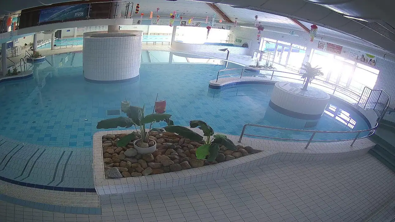 Vista en vivo de Aquapark CPA Delfin, Zlín, República Checa en VolveVision