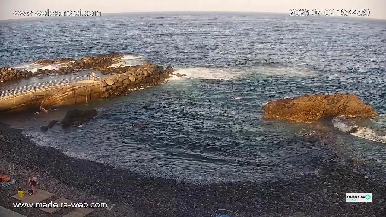 Vista en vivo de Cámara de la Playa Reis Magos, Caniço en VolveVision