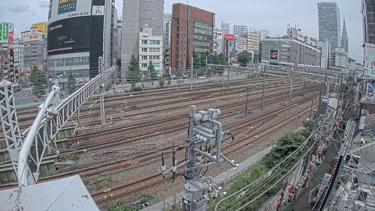 Tokyo Shinjuku JR Live