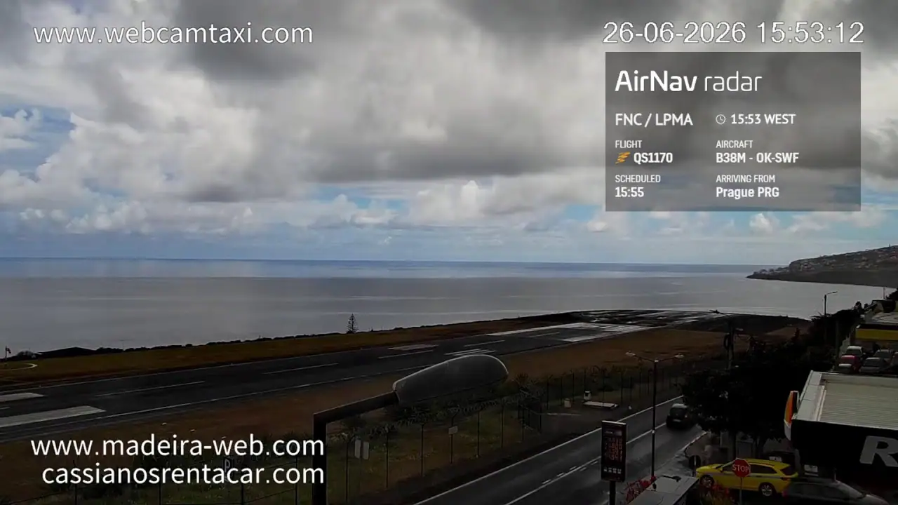Plane Spotting Madeira Airport, Santa Cruz live camera view on VolveVision