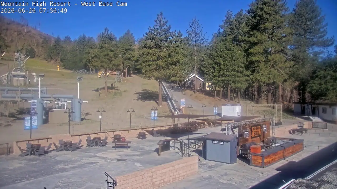 Vista en vivo de West Base Cam, Mountain High, Condado de Los Ángeles en VolveVision