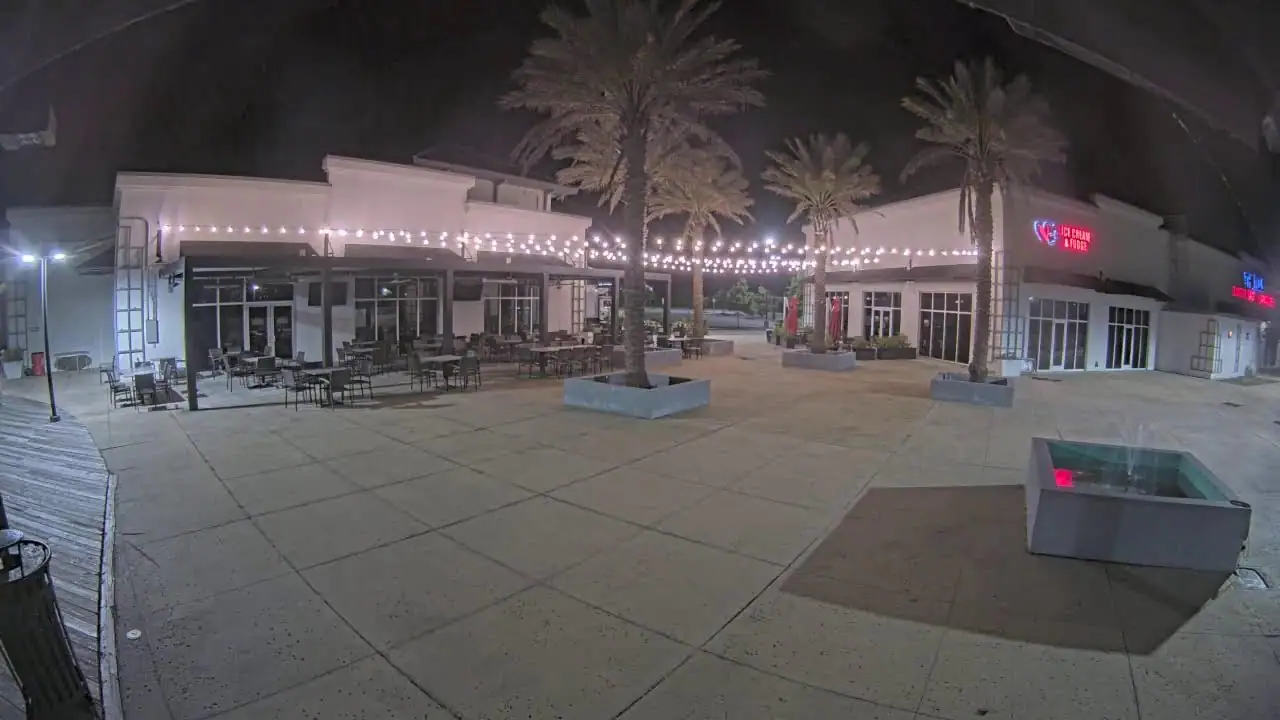 Онлайн-камера Трансляция с веб-камеры Mezcal Tiki Bar, Seascape Towne Centre, Флорида, США на VolveVision
