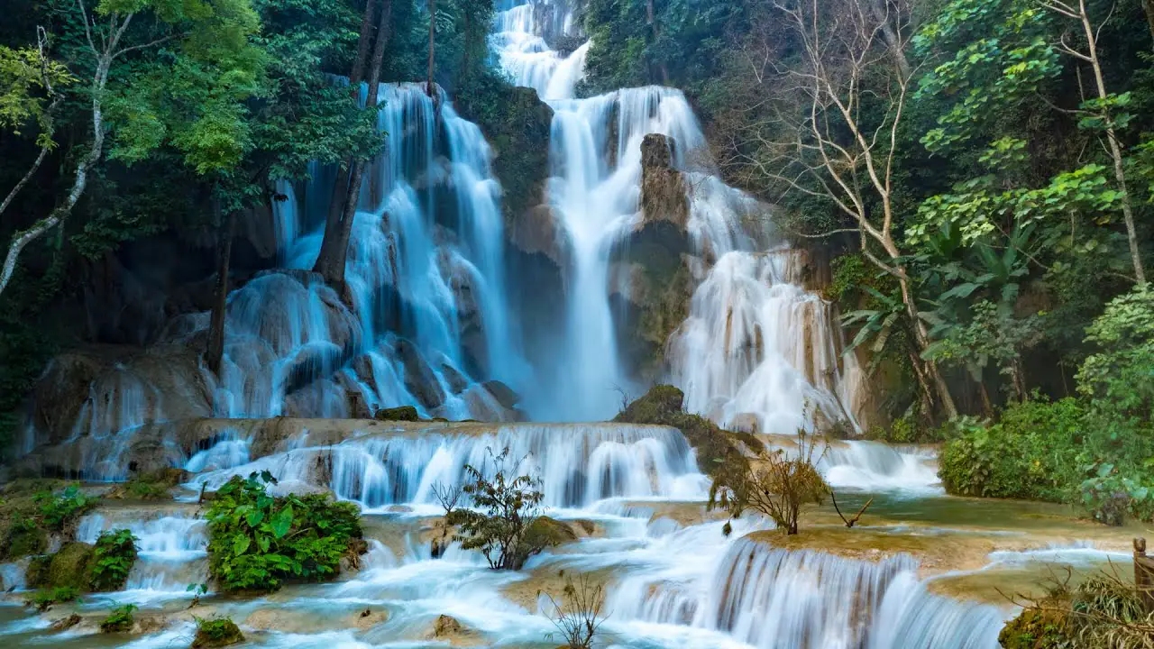 Vista en directo de Cámara en vivo de la cascada Kuang Si, Luang Prabang, Laos Vista en vivo de Cámara en vivo de la cascada Kuang Si, Luang Prabang, Laos, Provincia de Luang Prabang en VolveVision