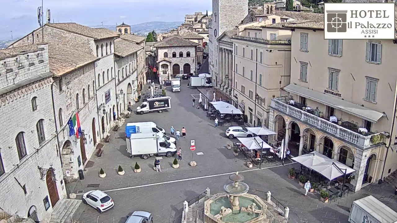 Live HD streaming from Assisi, Town Square, Italy, Umbria live camera view on VolveVision