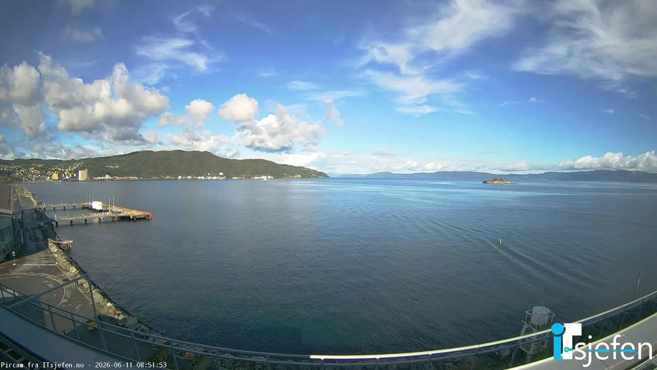 Vista en directo de Webcam en directo de Pirbadet: puerto de Trondheim, Noruega Vista en vivo de Webcam en directo de Pirbadet: puerto de Trondheim, Noruega en VolveVision