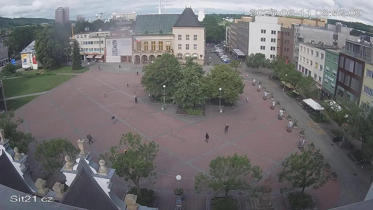 Vista en directo de Emisión en directo webcam de Plaza de la Paz, Zlín, Chequia Vista en vivo de Emisión en directo webcam de Plaza de la Paz, Zlín, Chequia, Lípa en VolveVision