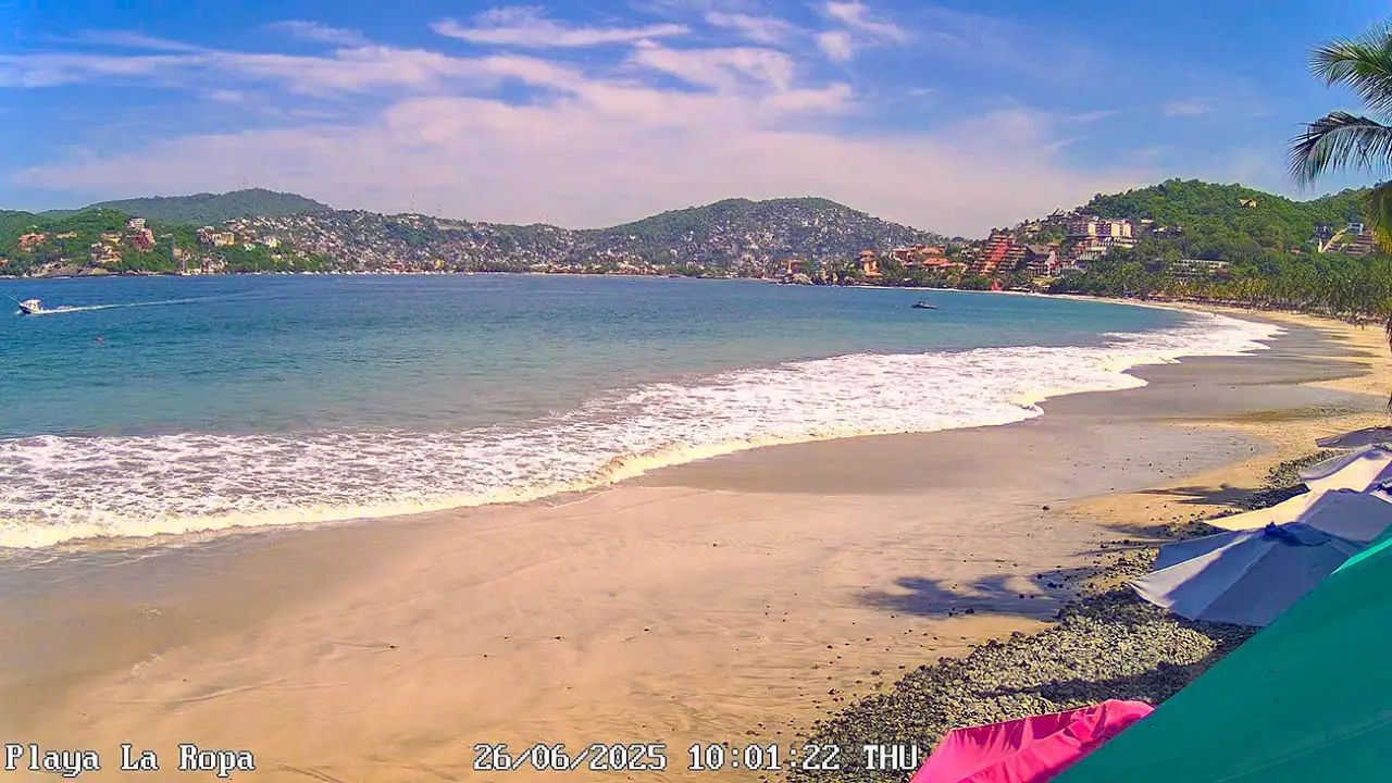 Live view of Live Zihuatanejo Webcam Playa La Ropa Beach, Mexico Live Zihuatanejo Webcam Playa La Ropa Beach, Mexico, Guerrero live camera view on VolveVision