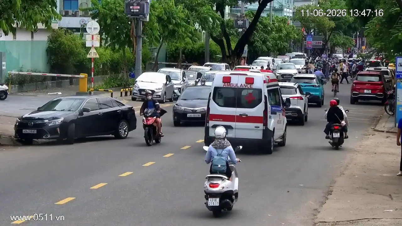 Vista en directo de Webcam en directo de trajes Phuong Tran, Quang Trung, Da Nang, Vietnam Vista en vivo de Webcam en directo de trajes Phuong Tran, Quang Trung, Da Nang, Vietnam en VolveVision