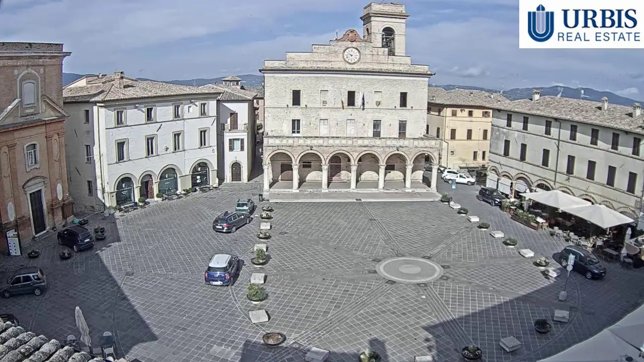 Live Piazza del Comune Webcam Town Square, Montefalco, Italy