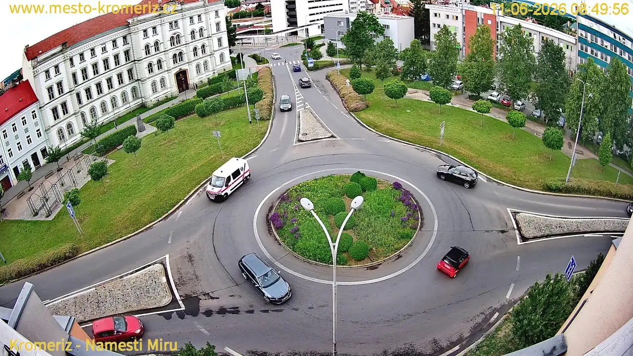 Vista en vivo de Webcam en directo de la rotonda Namesti Miru en Kromeriz, Chequia, Lípa en VolveVision