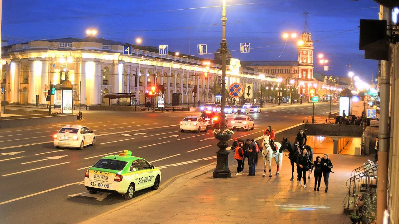 Vista en directo de Cámara en directo de la estación de metro Gostiny Dvor, San Petersburgo, Rusia Vista en vivo de Cámara en directo de la estación de metro Gostiny Dvor, San Petersburgo, Rusia en VolveVision