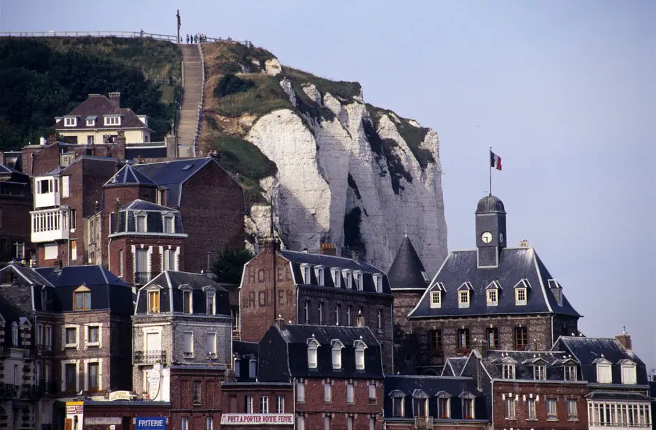 Montsauche Les Settons live camera view on VolveVision