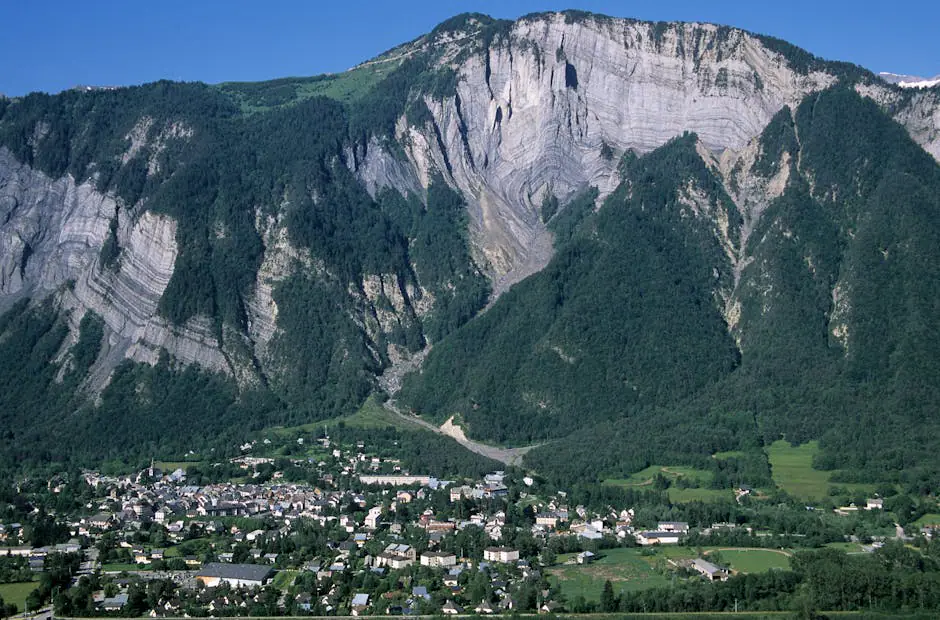 Онлайн-камера La Salle Les Alpes на VolveVision
