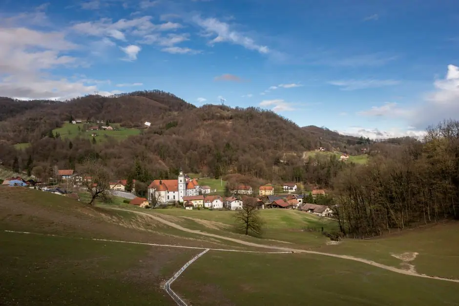 Veliki Vrh pri Smarju live camera view on VolveVision