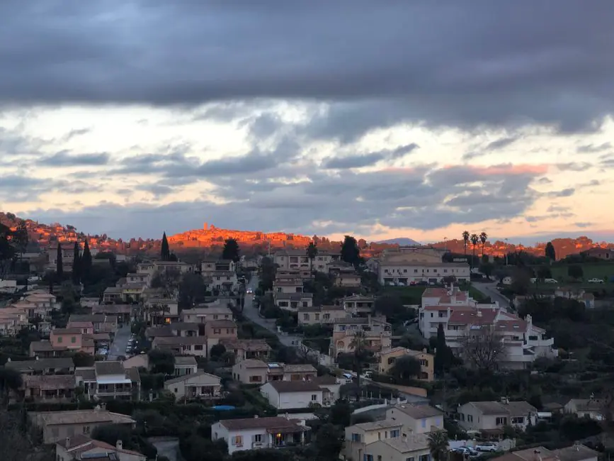 Онлайн-камера Roquebrune Sur Argens на VolveVision